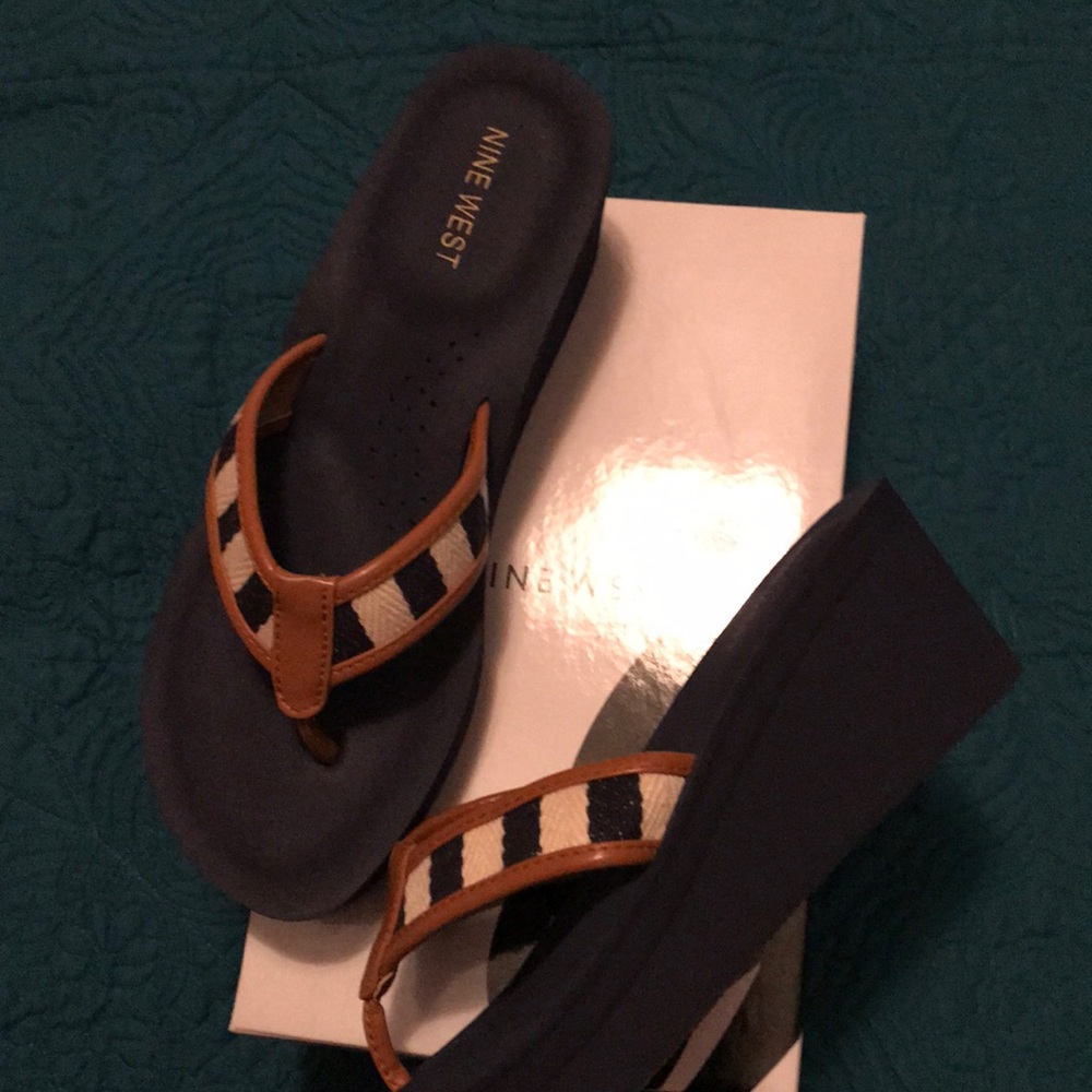 Nine West - Picture 2 of 3